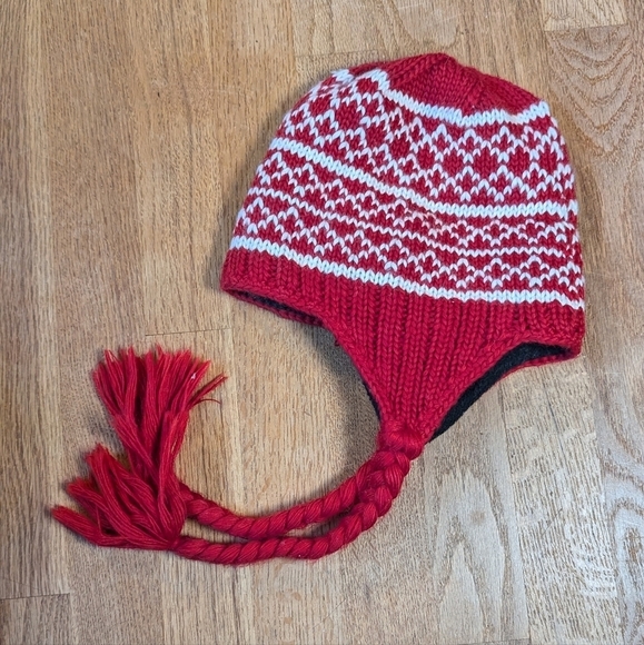 Cozy Red & White Knit Winter Hat with Tassels 🎄 ❄️ - Picture 6 of 7